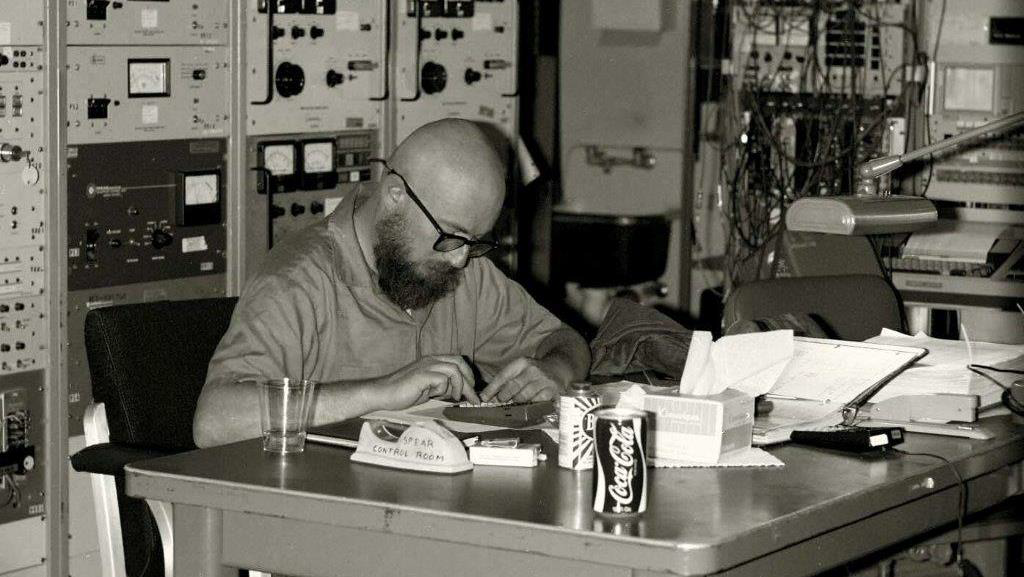 physicists in control room at SLAC