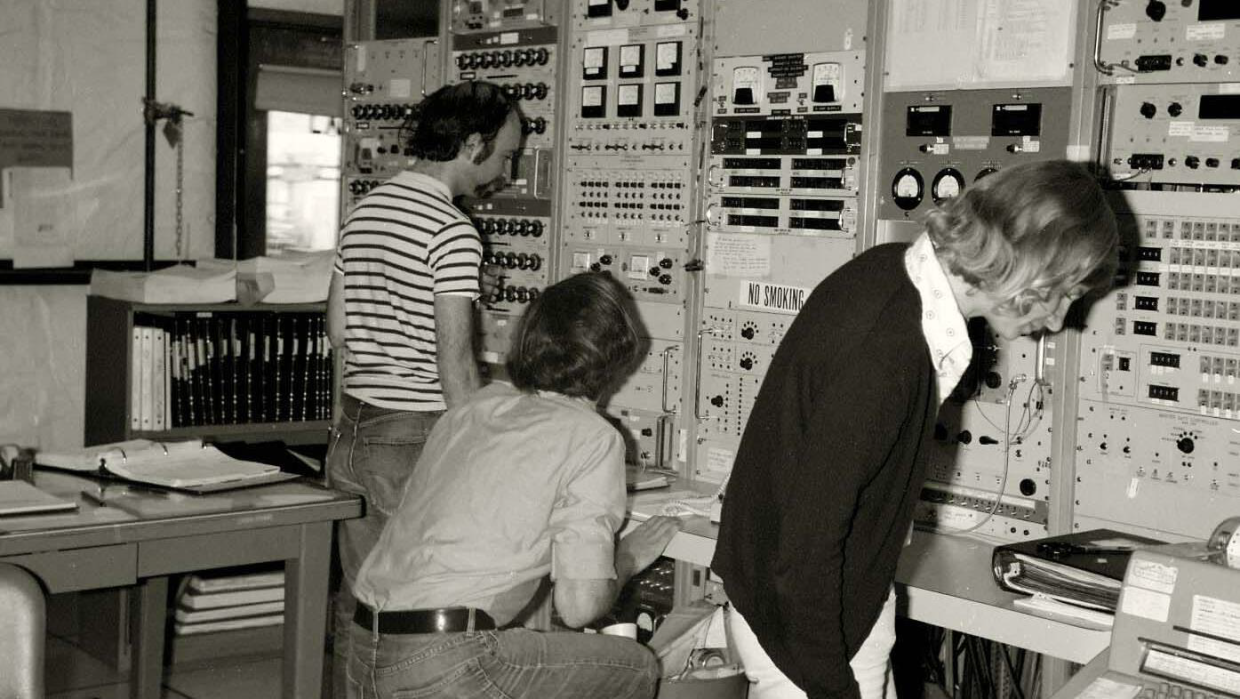 physicists in control room at SLAC