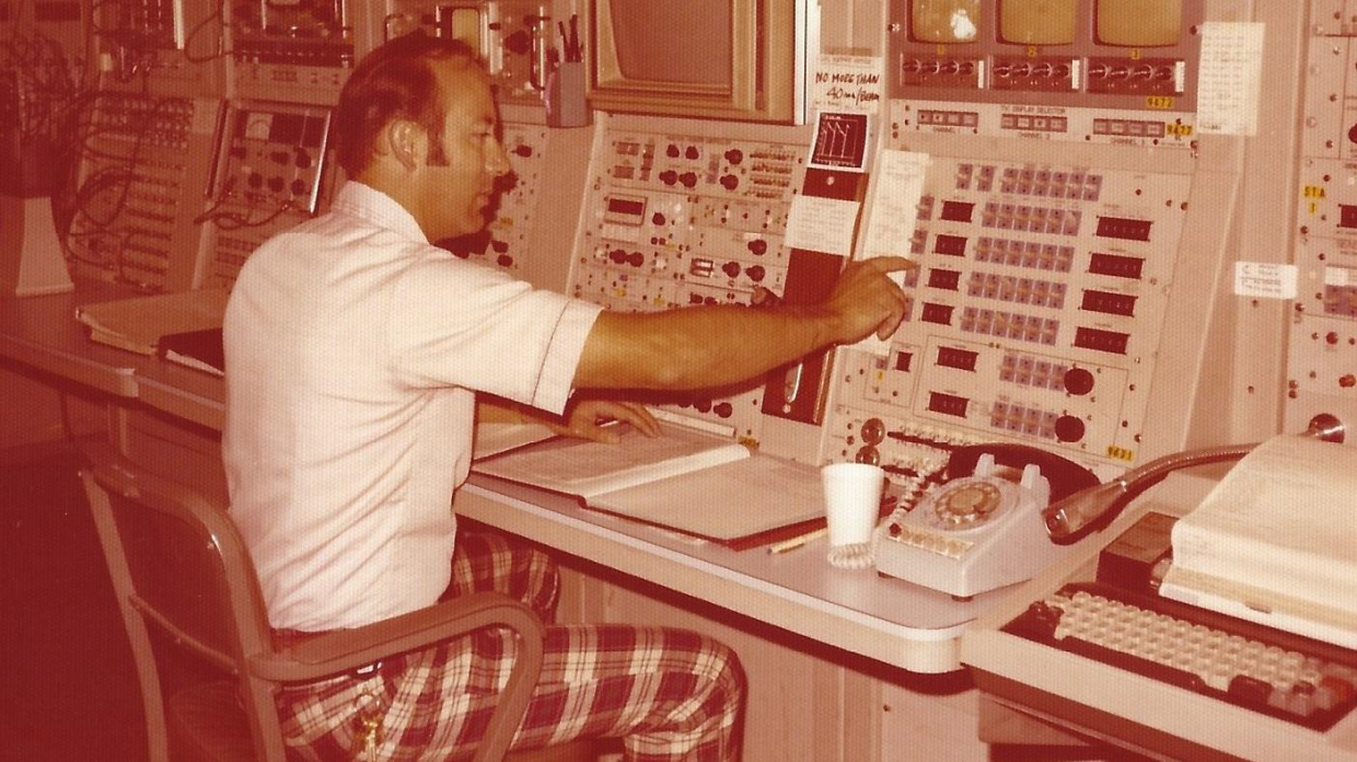 physicists in control room at SLAC