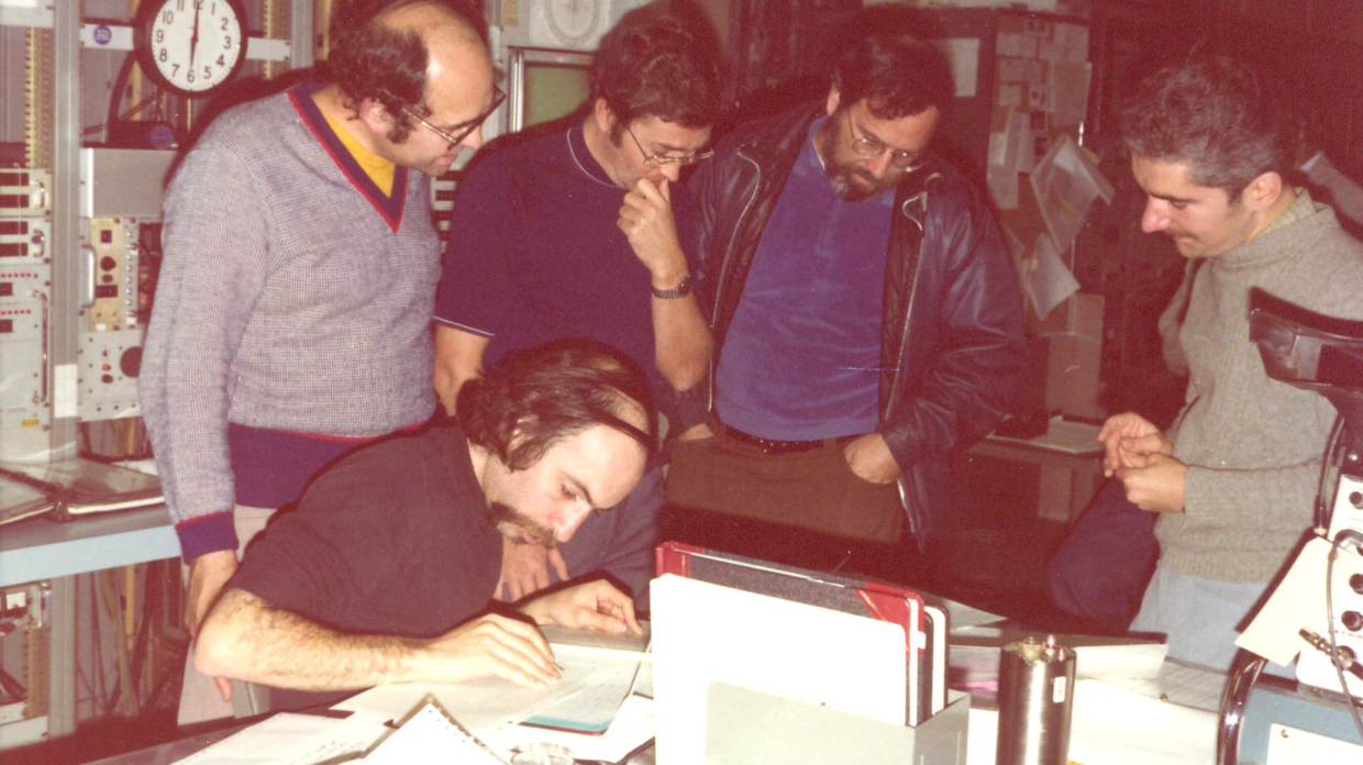 physicists in control room at SLAC