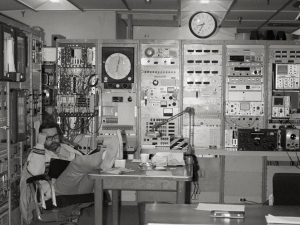 physicists in control room at SLAC