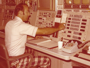 physicists in control room at SLAC